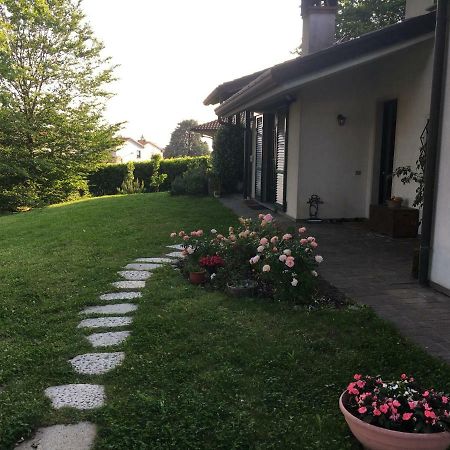 Elleboro Bed and Breakfast Carugo Eksteriør billede